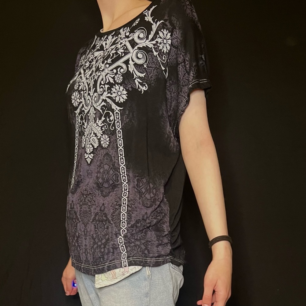 Goth alternative y2k wide neck shirt with art neaveou motif - Picture 6 of 6